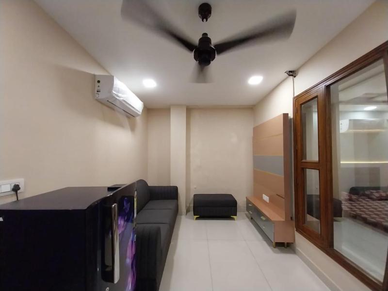 Stylish Luxury Apartment Modern & Prime Location - image 13