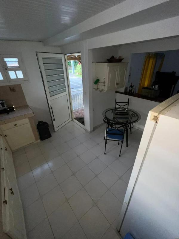 Appartement charmant à Le François 80 m² vue sur jardin - image 4
