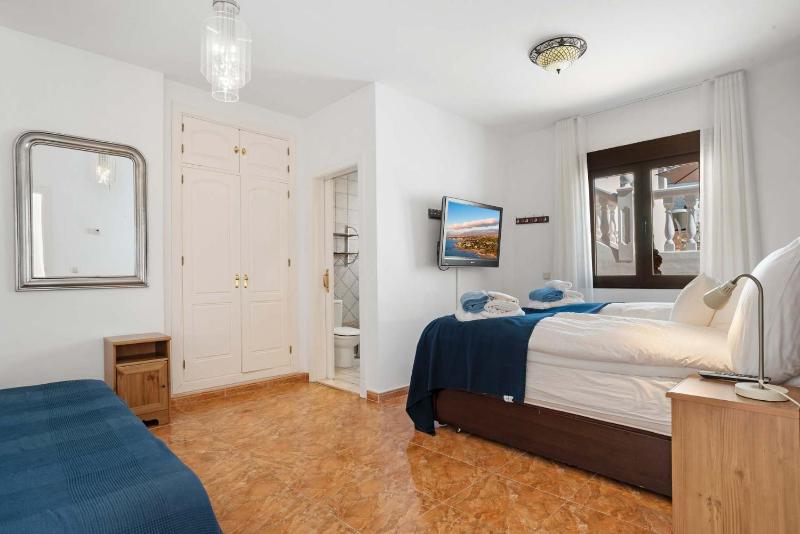 Sea View Villa of Angels 8BR Luxury Estate with Pool Jacuzzi & Terraces Ref 20 - image 35