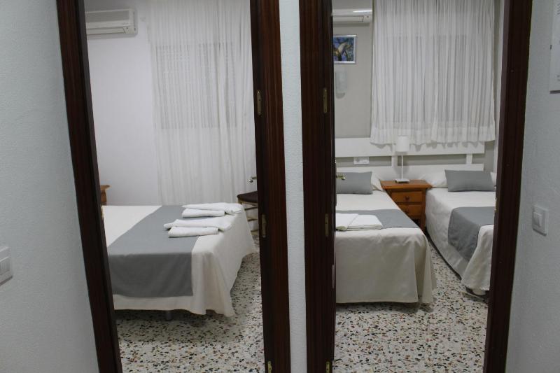 Apartamentos Bolonia Paraiso - image 3
