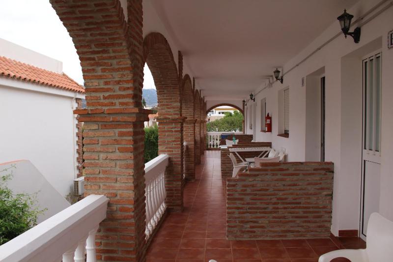 Apartamentos Bolonia Paraiso - image 9