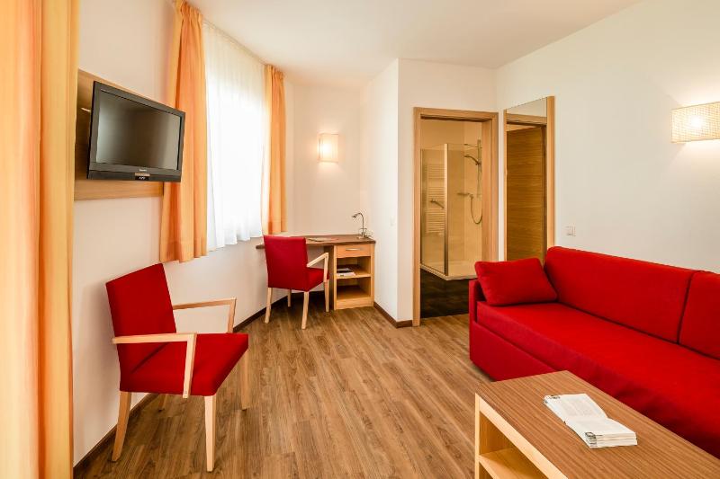 Junior Suite with Balcony image 3