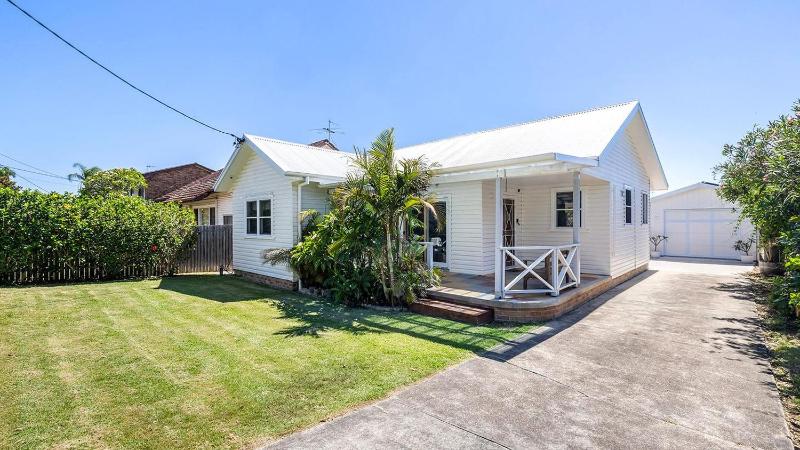 Shoal Bay Beach House & Garden Suite - 200m to iconic beach - image 1