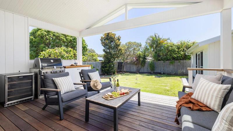 Shoal Bay Beach House & Garden Suite - 200m to iconic beach - image 24