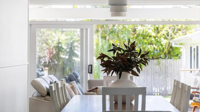 Shoal Bay Beach House & Garden Suite - 200m to iconic beach - image 2