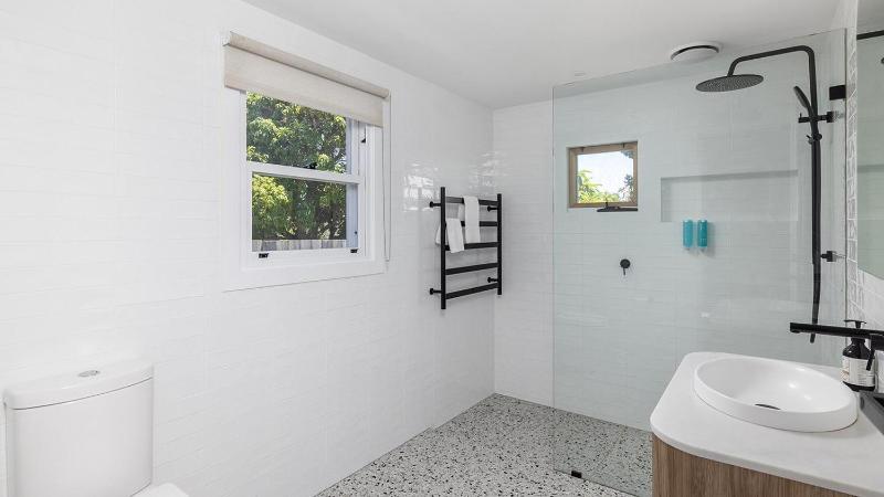 Shoal Bay Beach House & Garden Suite - 200m to iconic beach - image 10