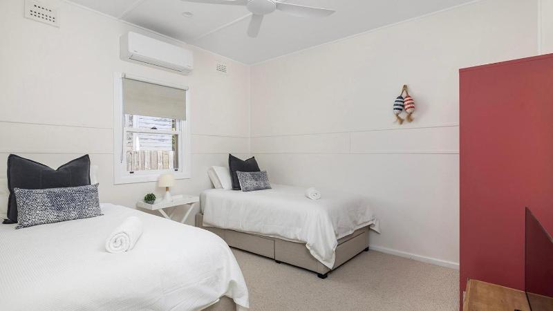 Shoal Bay Beach House & Garden Suite - 200m to iconic beach - image 21