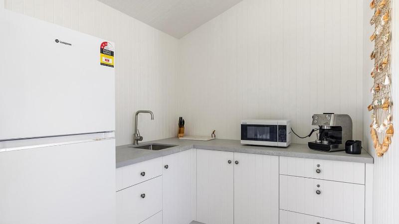 Shoal Bay Beach House & Garden Suite - 200m to iconic beach - image 22