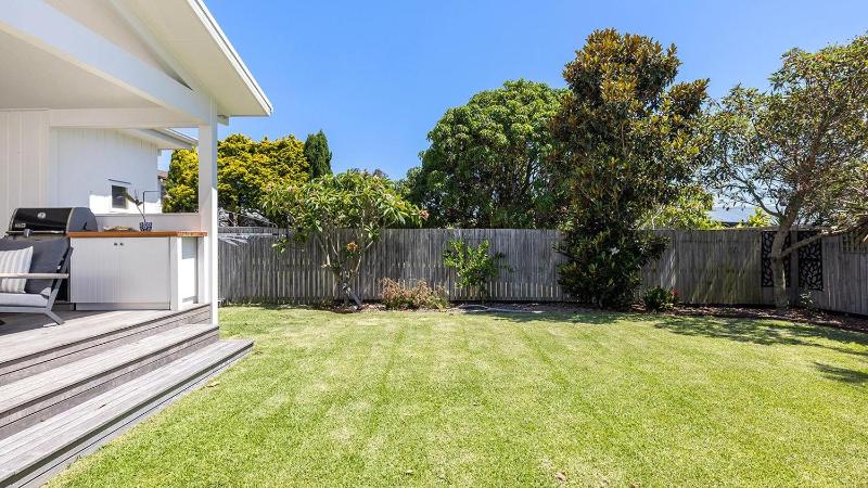 Shoal Bay Beach House & Garden Suite - 200m to iconic beach - image 9