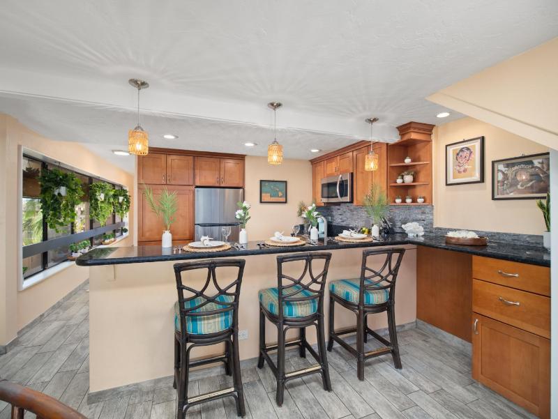 Top floor corner unit across from the ocean at Kahana Villas West Maui - image 24