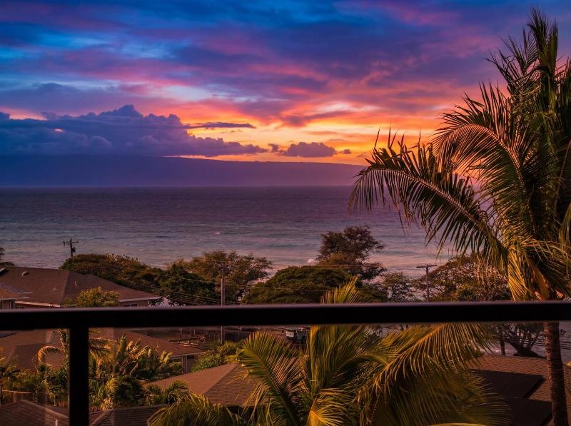 Top floor corner unit across from the ocean at Kahana Villas West Maui - image 31
