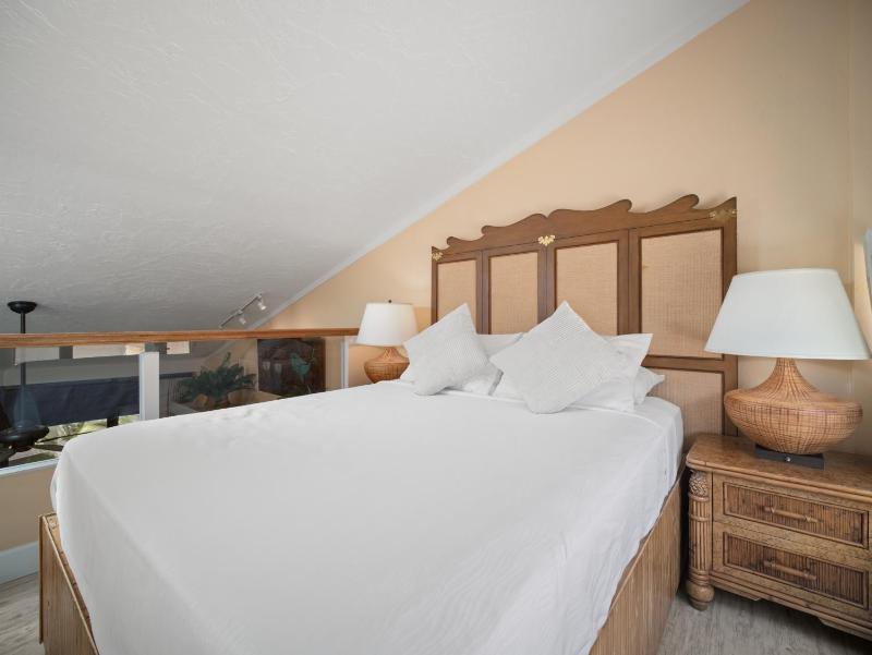 Top floor corner unit across from the ocean at Kahana Villas West Maui - image 32