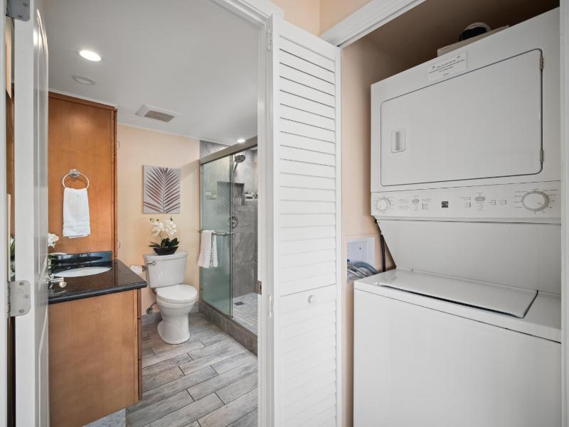 Top floor corner unit across from the ocean at Kahana Villas West Maui - image 7