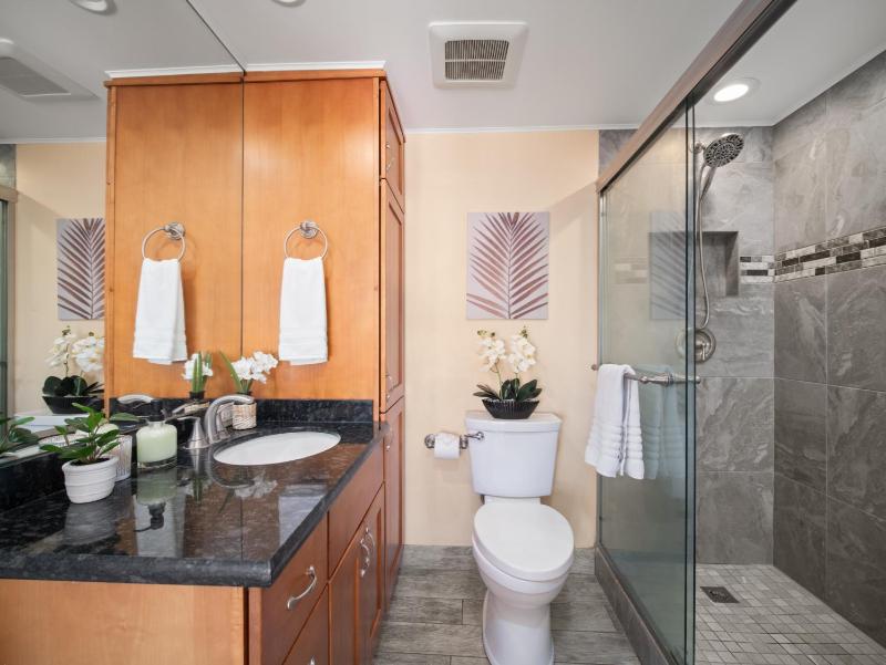 Top floor corner unit across from the ocean at Kahana Villas West Maui - image 11