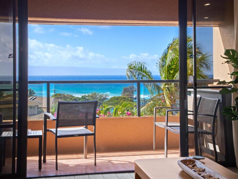 Top floor corner unit across from the ocean at Kahana Villas West Maui - image 16