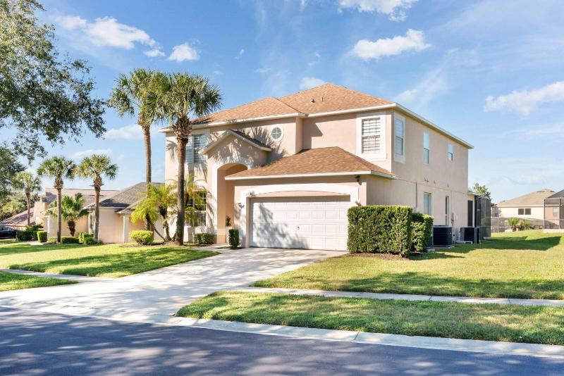 New Modern STAR WARS Villa Only 3 Miles 2 Disney w VR's - image 24