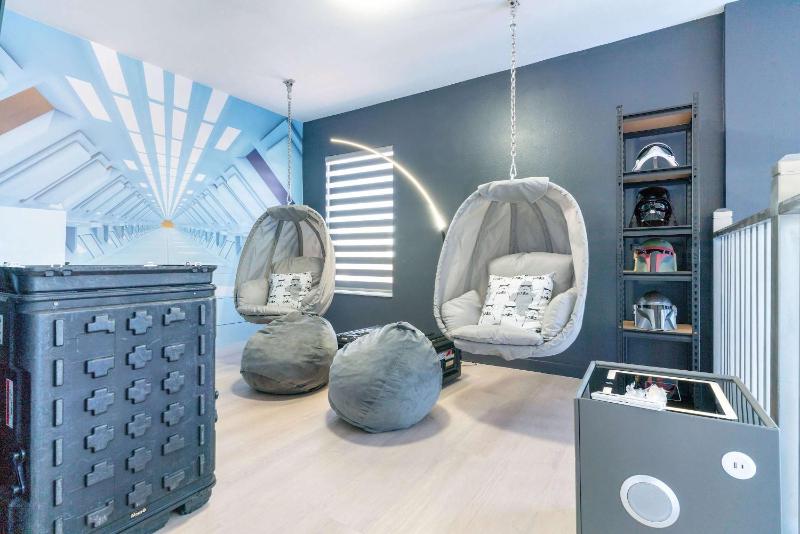 New Modern STAR WARS Villa Only 3 Miles 2 Disney w VR's - image 42