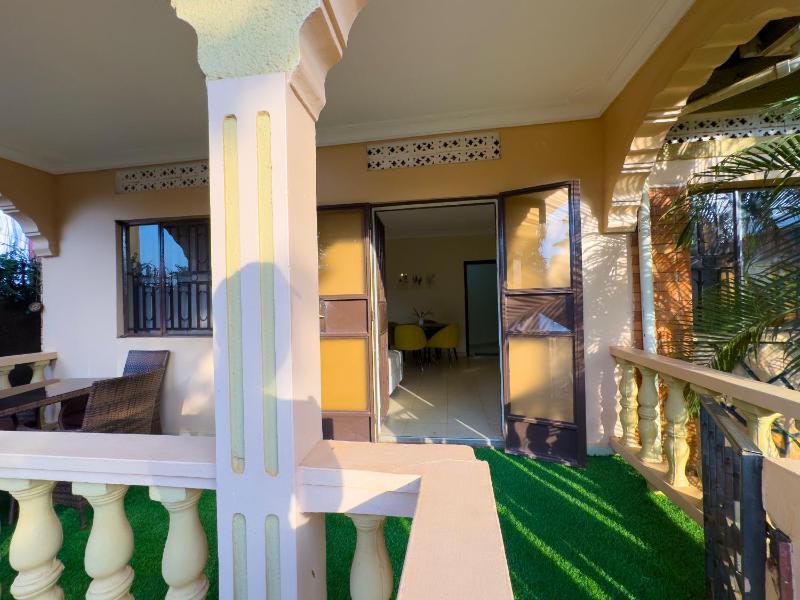 Modern Oasis 5 Mins to Acacia Mall CJs and Padel - image 4