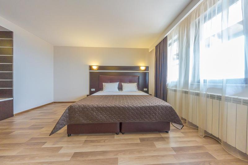 Deluxe Double Room with Balcony image 3