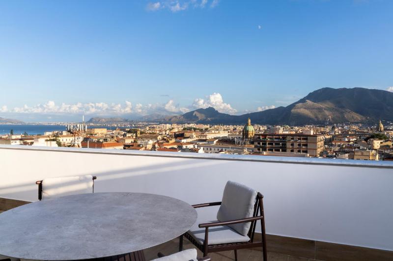 Skyline Boutique Hotel - image 13