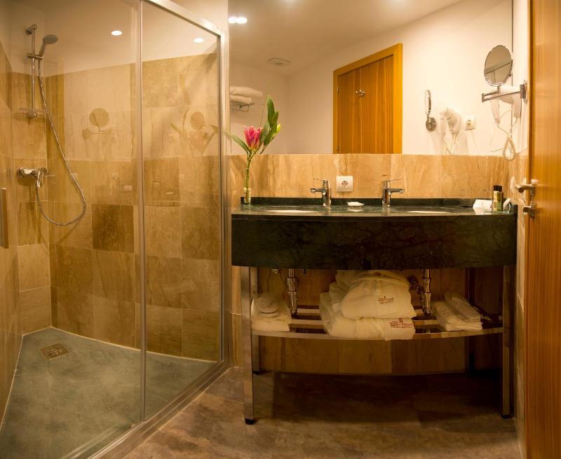 Standard Double or Twin Room image 1