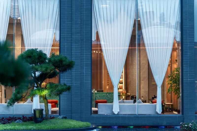 Power Stone Hotel Chengdu Kuanzhai Alley Branch-Local FlavorsTraditional DressSichuan Fine Dining - image 9
