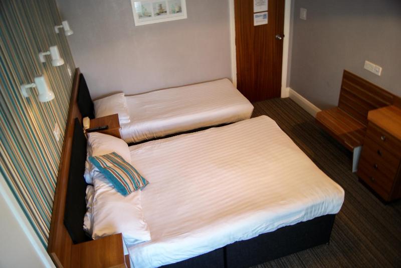 Standard Family Room (2 Adults + 1 Child) image 4