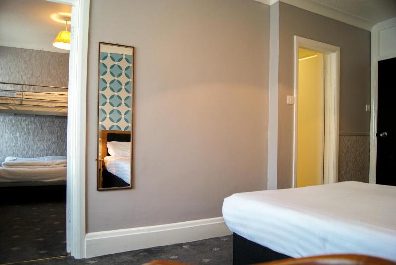Standard Family Room (2 Adults + 2 Children) image 4