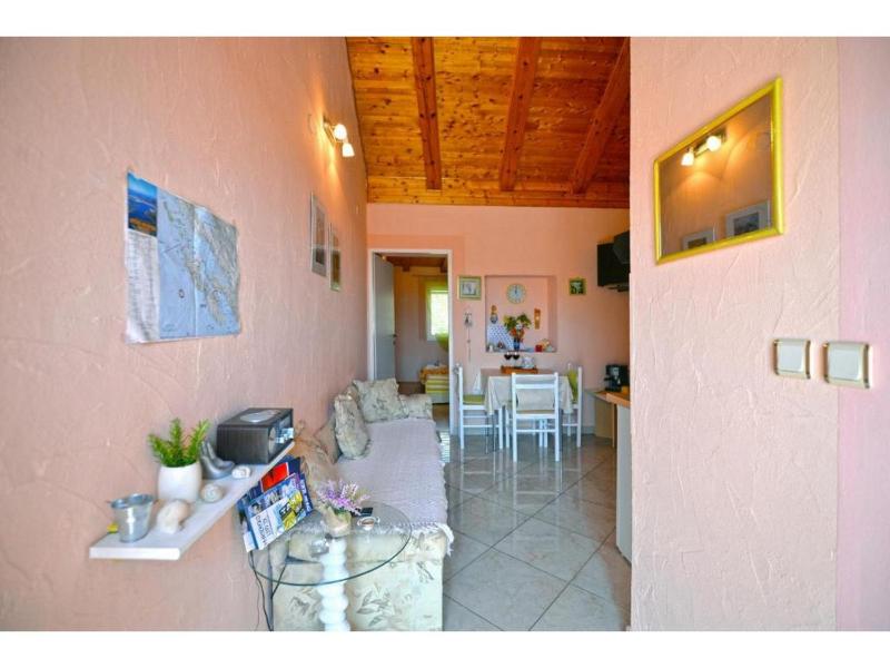 Sunshine Apartments - image 5