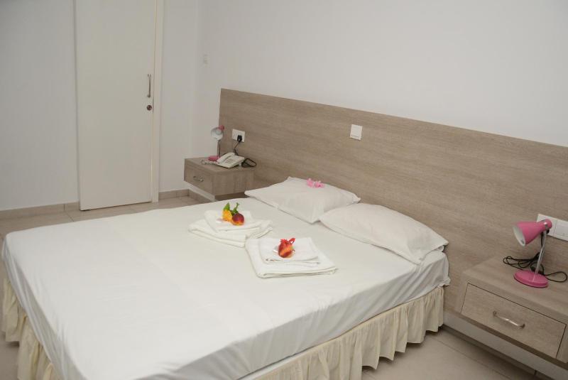 Double or Twin Room with Sea View image 3