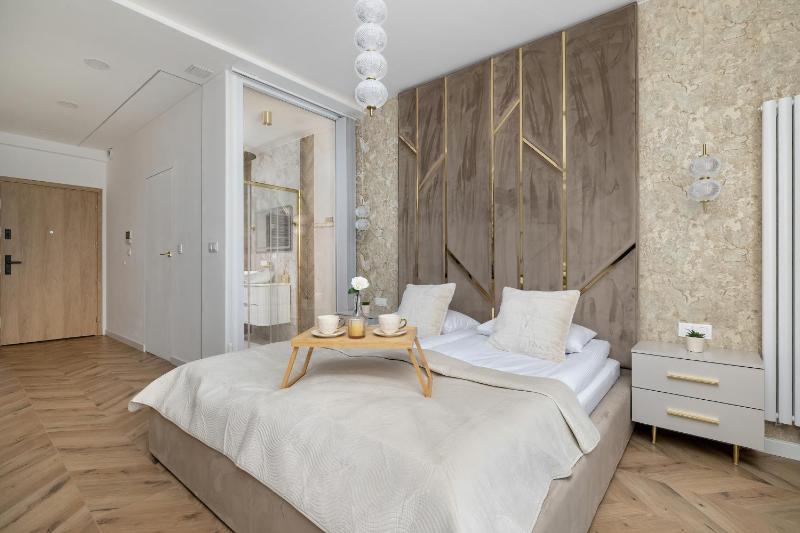 Eleganckie Apartamenty Zabrska z Parkingiem w Centrum Katowic Przy Rynku by Noclegi Renters - image 45