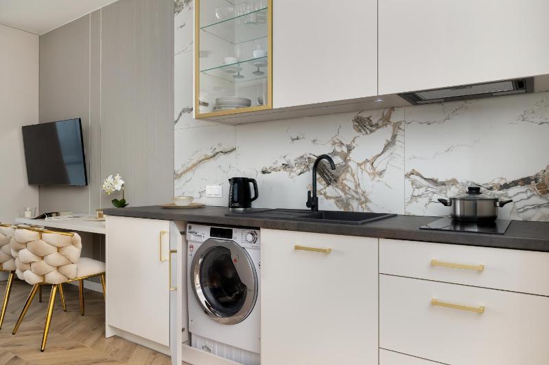 Eleganckie Apartamenty Zabrska z Parkingiem w Centrum Katowic Przy Rynku by Noclegi Renters - image 43