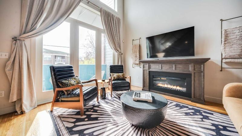 Modern Condo in the Vibrant NuLu District - image 30
