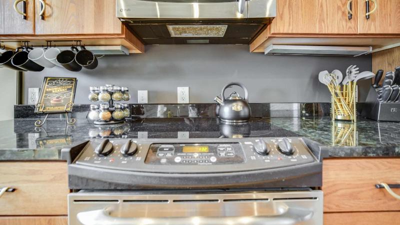 Modern Condo in the Vibrant NuLu District - image 19