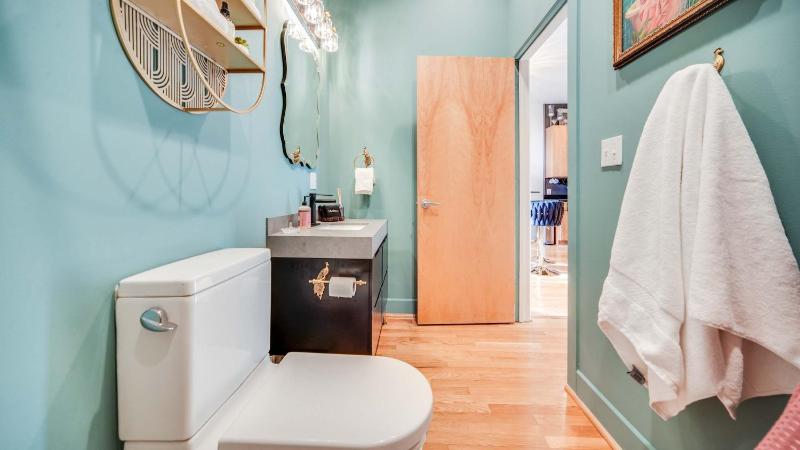 Modern Condo in the Vibrant NuLu District - image 16