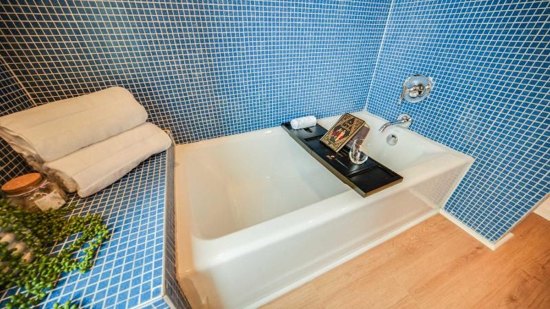 Modern Condo in the Vibrant NuLu District - image 15
