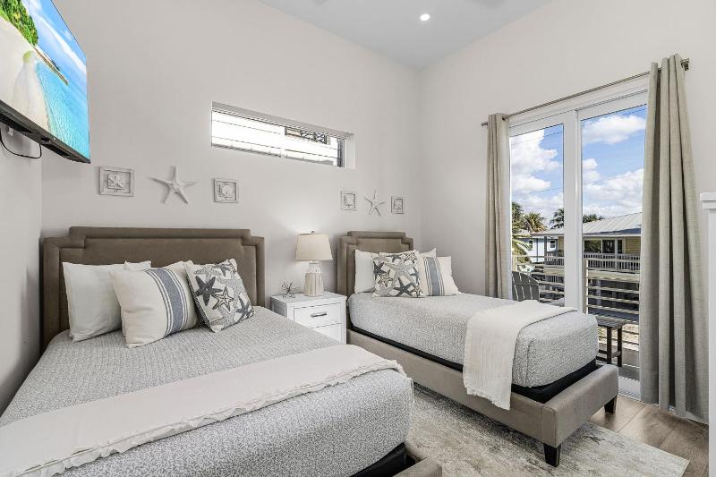 Gorgeous 6 Bedroom New Build 261 Carolina Ave- Heated Pool home - image 18