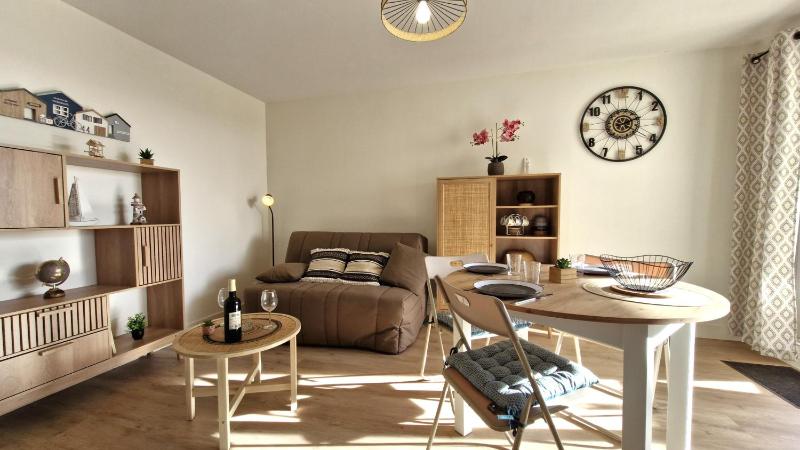Royan - APPARTEMENT entièrement RÉNOVÉ TOUT CONFORT – Idéal Vacances ! - image 2