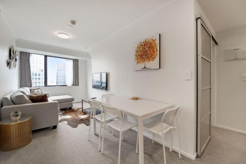 Cityscape Abode near Hospital and Queen St - image 10