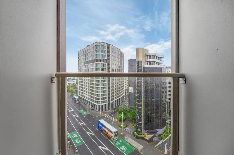 Cityscape Abode near Hospital and Queen St - image 14