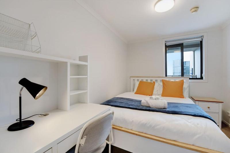 Cityscape Abode near Hospital and Queen St - image 12