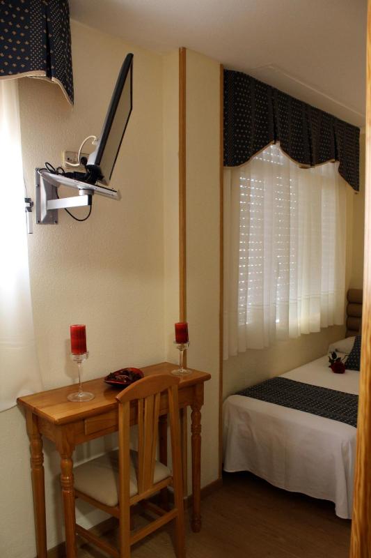 Single Room image 4