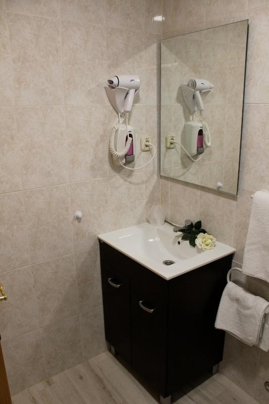 Double Room with Extra Bed image 4