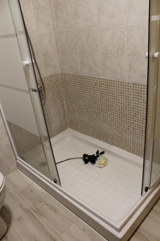 Single Room image 3