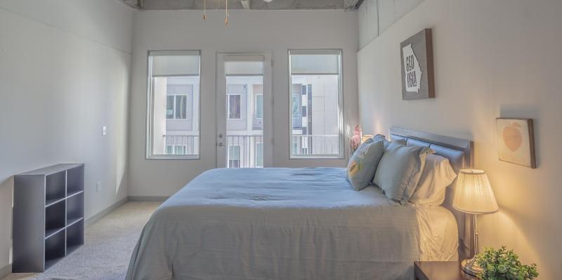 Midtown 1BR Fully Furnished Apartment - Great Location! apts - image 9
