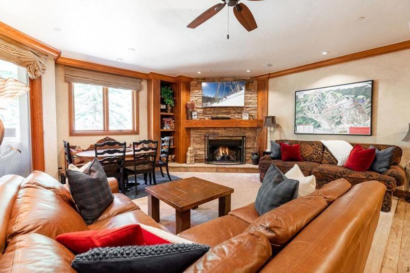 Strawberry Park Ski-in Ski-Out Condo Close to Chairlift - image 15