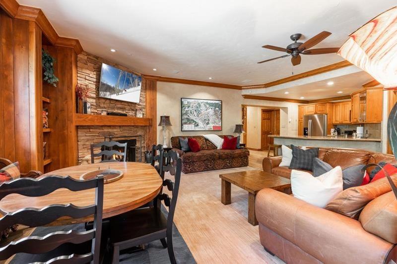 Strawberry Park Ski-in Ski-Out Condo Close to Chairlift - image 10