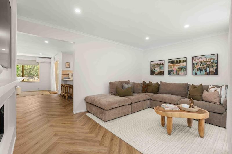 4 Bedrooms Spacious Backyard Fireplace Walk to Beach - February treat - Book 3 nights pay for only 2 - image 4