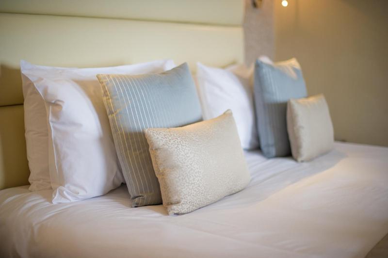 Deluxe Double or Twin Room with Sea View image 4