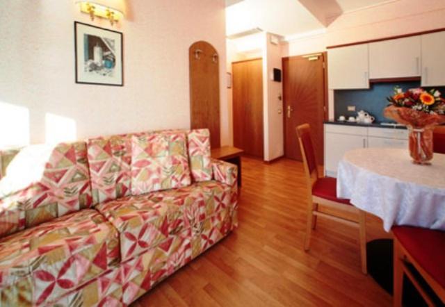 One-Bedroom Apartment with Mountain View image 3